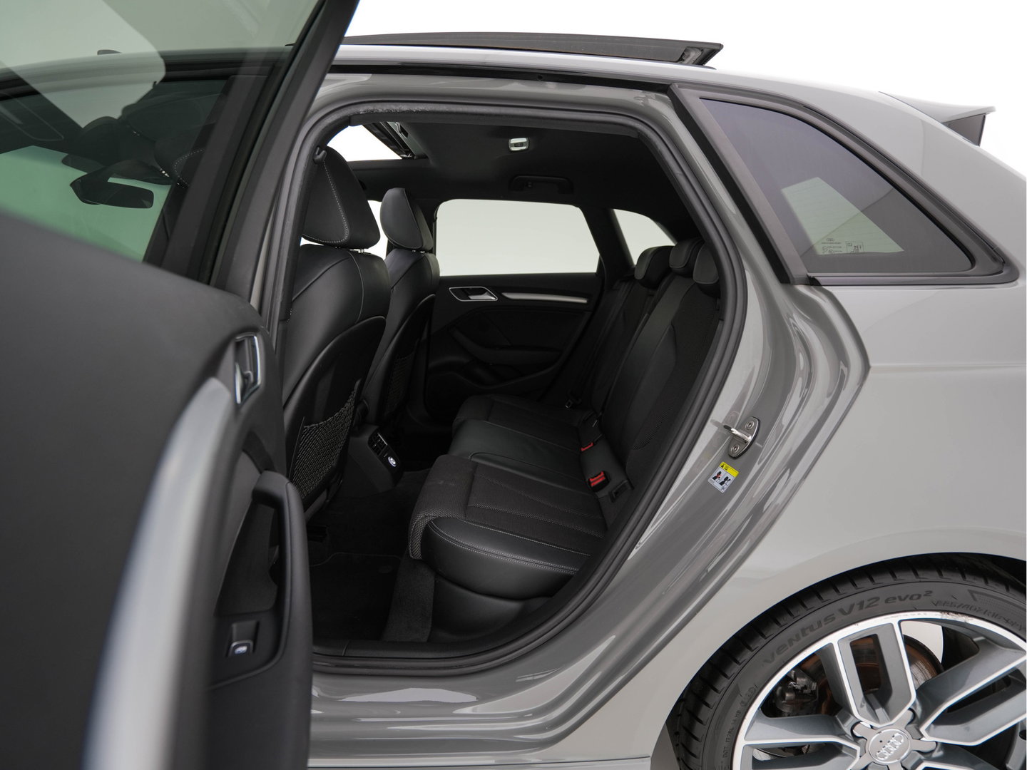 Audi A3 Sportback 35 TFSI S-Line Edition MHEV Aut. *PANO | LEATHER-FABRIC | LED-LIGHTS | DIGI-COCKPIT | NAVI-FULLMAP | HEATED-SPORTSEATS | PRIVACY-GLASS | ECC | PDC | CRUISE | 18''ALU*