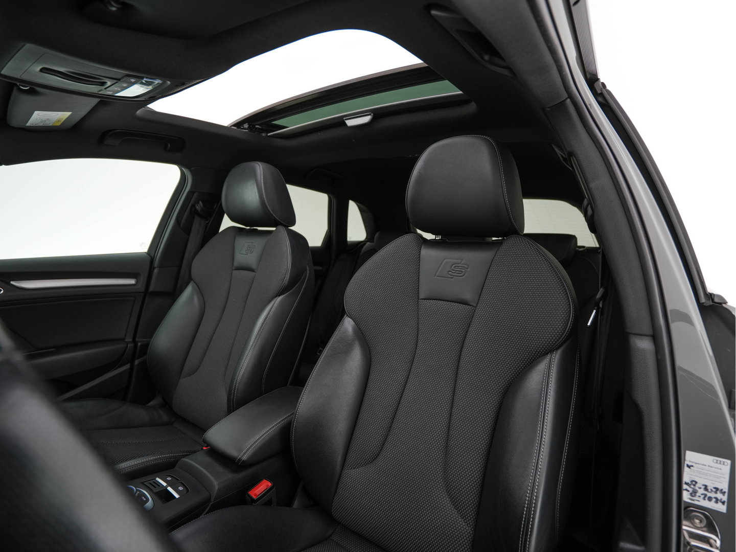 Audi A3 Sportback 35 TFSI S-Line Edition MHEV Aut. *PANO | LEATHER-FABRIC | LED-LIGHTS | DIGI-COCKPIT | NAVI-FULLMAP | HEATED-SPORTSEATS | PRIVACY-GLASS | ECC | PDC | CRUISE | 18''ALU*