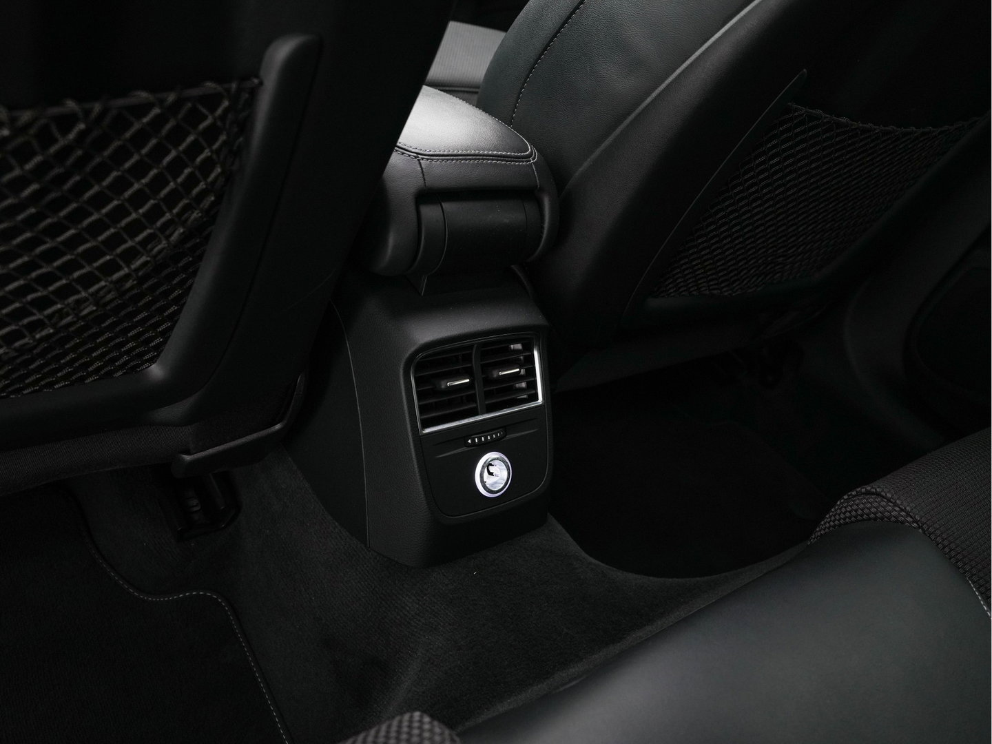 Audi A3 Sportback 35 TFSI S-Line Edition MHEV Aut. *PANO | LEATHER-FABRIC | LED-LIGHTS | DIGI-COCKPIT | NAVI-FULLMAP | HEATED-SPORTSEATS | PRIVACY-GLASS | ECC | PDC | CRUISE | 18''ALU*