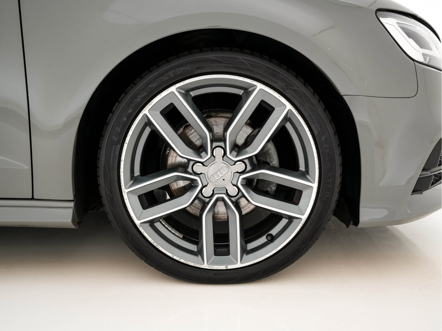 Audi A3 Sportback 35 TFSI S-Line Edition MHEV Aut. *PANO | LEATHER-FABRIC | LED-LIGHTS | DIGI-COCKPIT | NAVI-FULLMAP | HEATED-SPORTSEATS | PRIVACY-GLASS | ECC | PDC | CRUISE | 18''ALU*