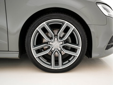 Audi A3 Sportback 35 TFSI S-Line Edition MHEV Aut. *PANO | LEATHER-FABRIC | LED-LIGHTS | DIGI-COCKPIT | NAVI-FULLMAP | HEATED-SPORTSEATS | PRIVACY-GLASS | ECC | PDC | CRUISE | 18''ALU*