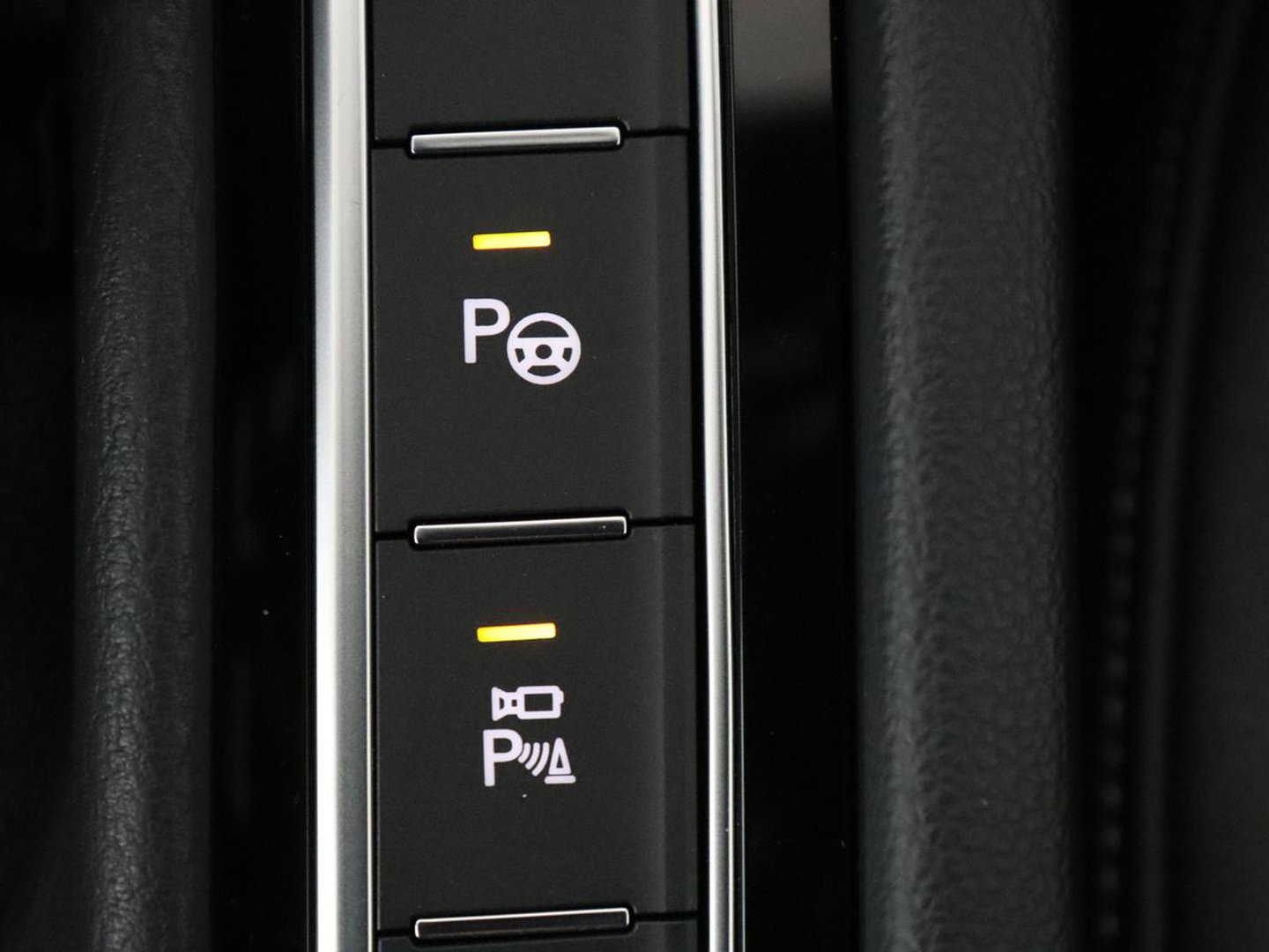 Volkswagen Arteon Shooting Brake 1.4 TSI eHybrid R-Line Busin | SOH 90,4% | Leder/alcantara | Panoramadak | Adaptive cruise | Trekhaak | Head-up | Dodehoek detectie | 360 camera | Park assist | Carplay