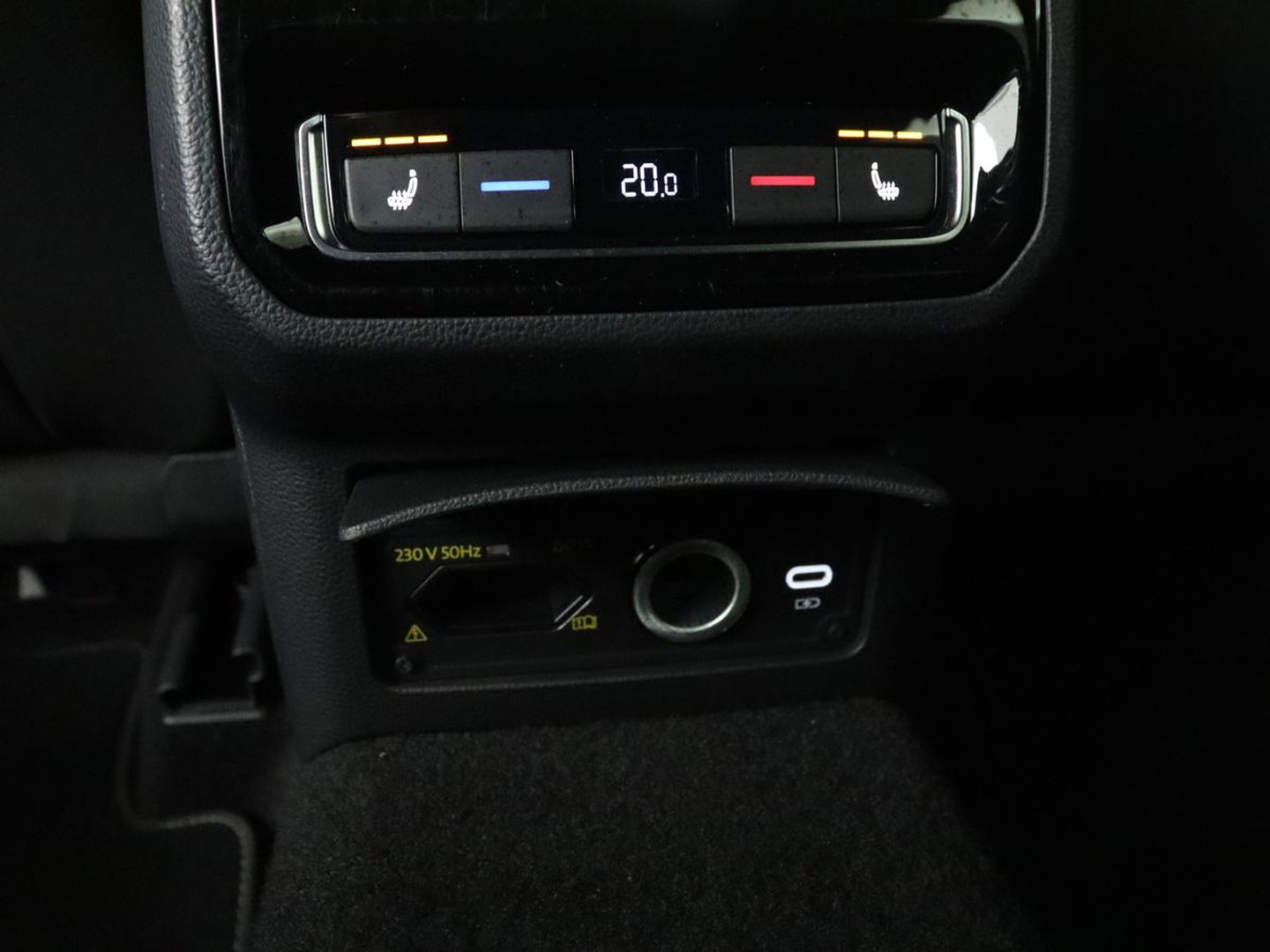 Volkswagen Arteon Shooting Brake 1.4 TSI eHybrid R-Line Busin | SOH 90,4% | Leder/alcantara | Panoramadak | Adaptive cruise | Trekhaak | Head-up | Dodehoek detectie | 360 camera | Park assist | Carplay