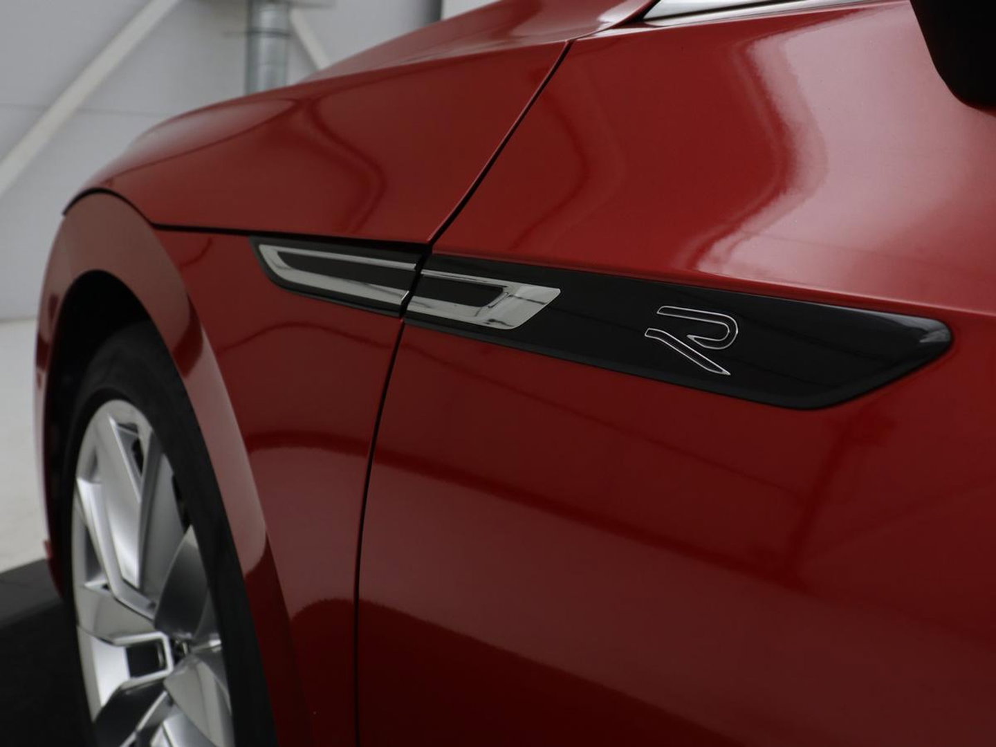 Volkswagen Arteon Shooting Brake 1.4 TSI eHybrid R-Line Busin | SOH 90,4% | Leder/alcantara | Panoramadak | Adaptive cruise | Trekhaak | Head-up | Dodehoek detectie | 360 camera | Park assist | Carplay