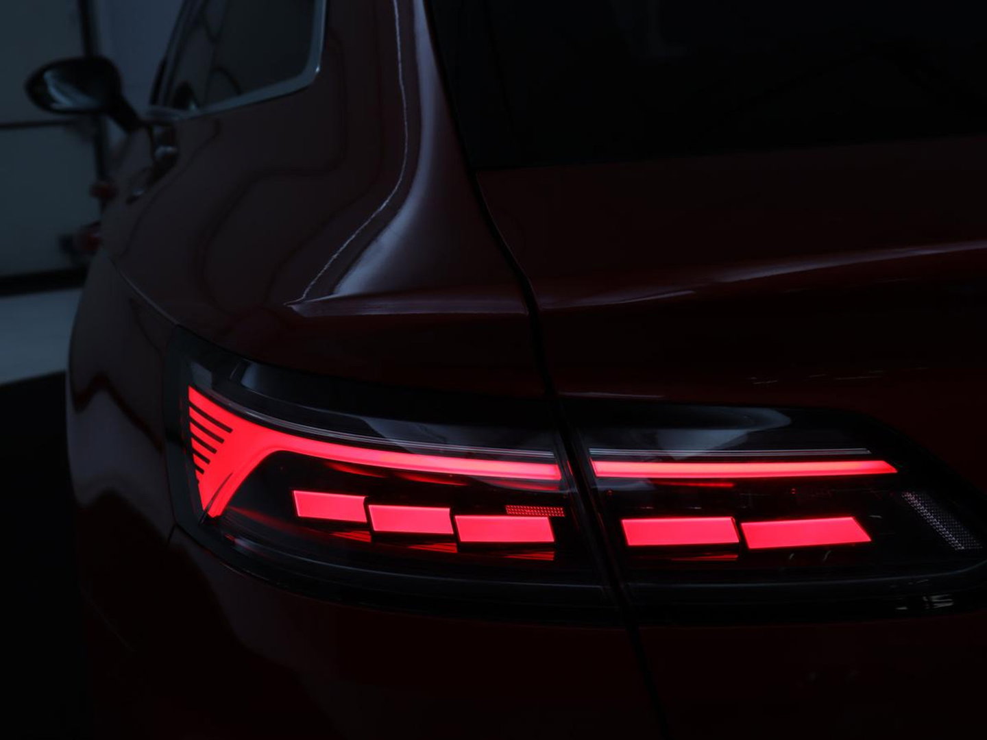 Volkswagen Arteon Shooting Brake 1.4 TSI eHybrid R-Line Busin | SOH 90,4% | Leder/alcantara | Panoramadak | Adaptive cruise | Trekhaak | Head-up | Dodehoek detectie | 360 camera | Park assist | Carplay