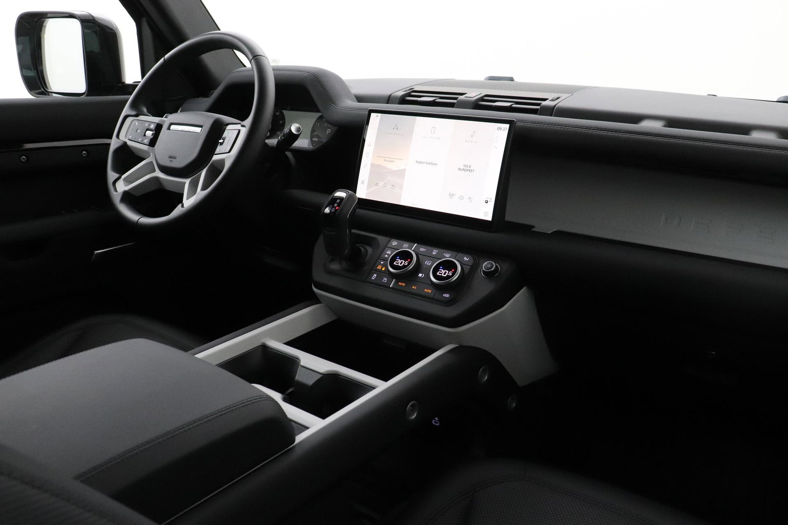 Land Rover Defender P300e S | Luchtvering | 360° Camera | Trekhaak | BLIS | Keyless | ACC | 20 Inch