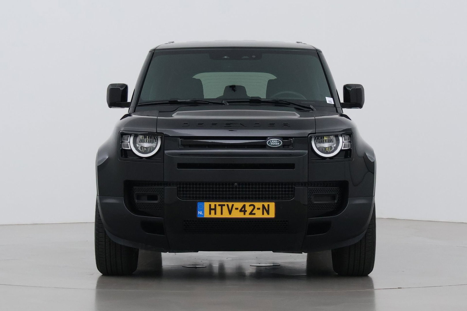 Land Rover Defender P300e S | Luchtvering | 360° Camera | Trekhaak | BLIS | Keyless | ACC | 20 Inch