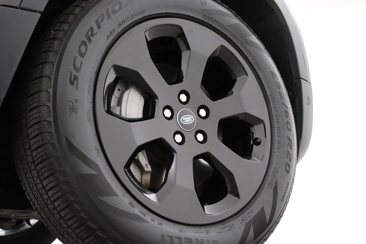 Land Rover Defender P300e S | Luchtvering | 360° Camera | Trekhaak | BLIS | Keyless | ACC | 20 Inch