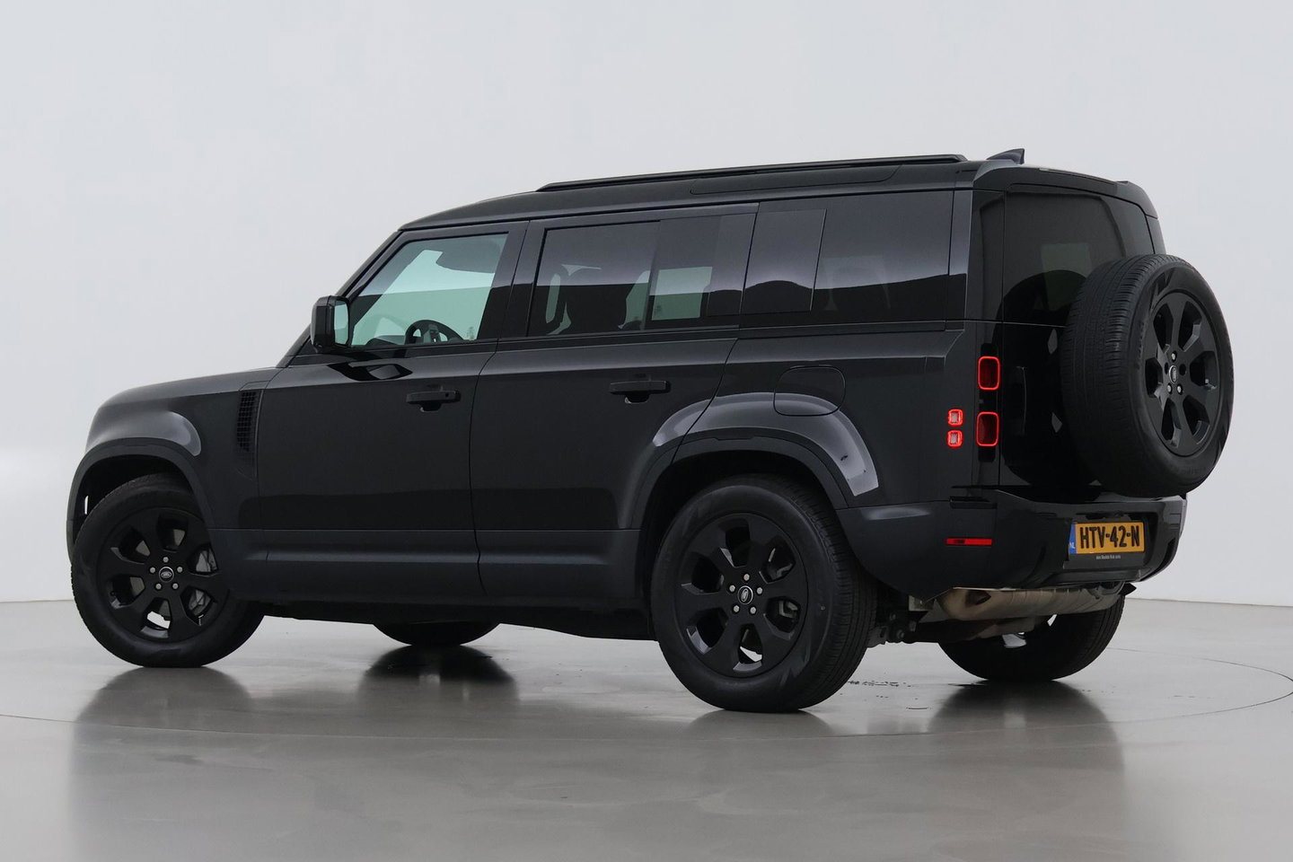 Land Rover Defender P300e S | Luchtvering | 360° Camera | Trekhaak | BLIS | Keyless | ACC | 20 Inch