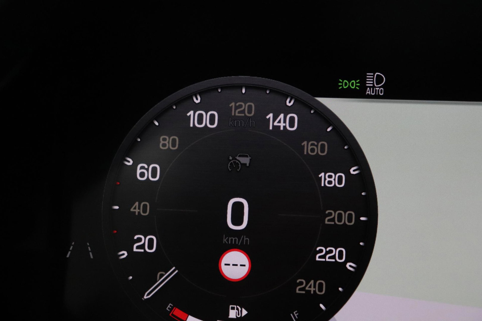 Land Rover Defender P300e S | Luchtvering | 360° Camera | Trekhaak | BLIS | Keyless | ACC | 20 Inch
