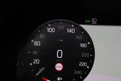 Land Rover Defender P300e S | Luchtvering | 360° Camera | Trekhaak | BLIS | Keyless | ACC | 20 Inch