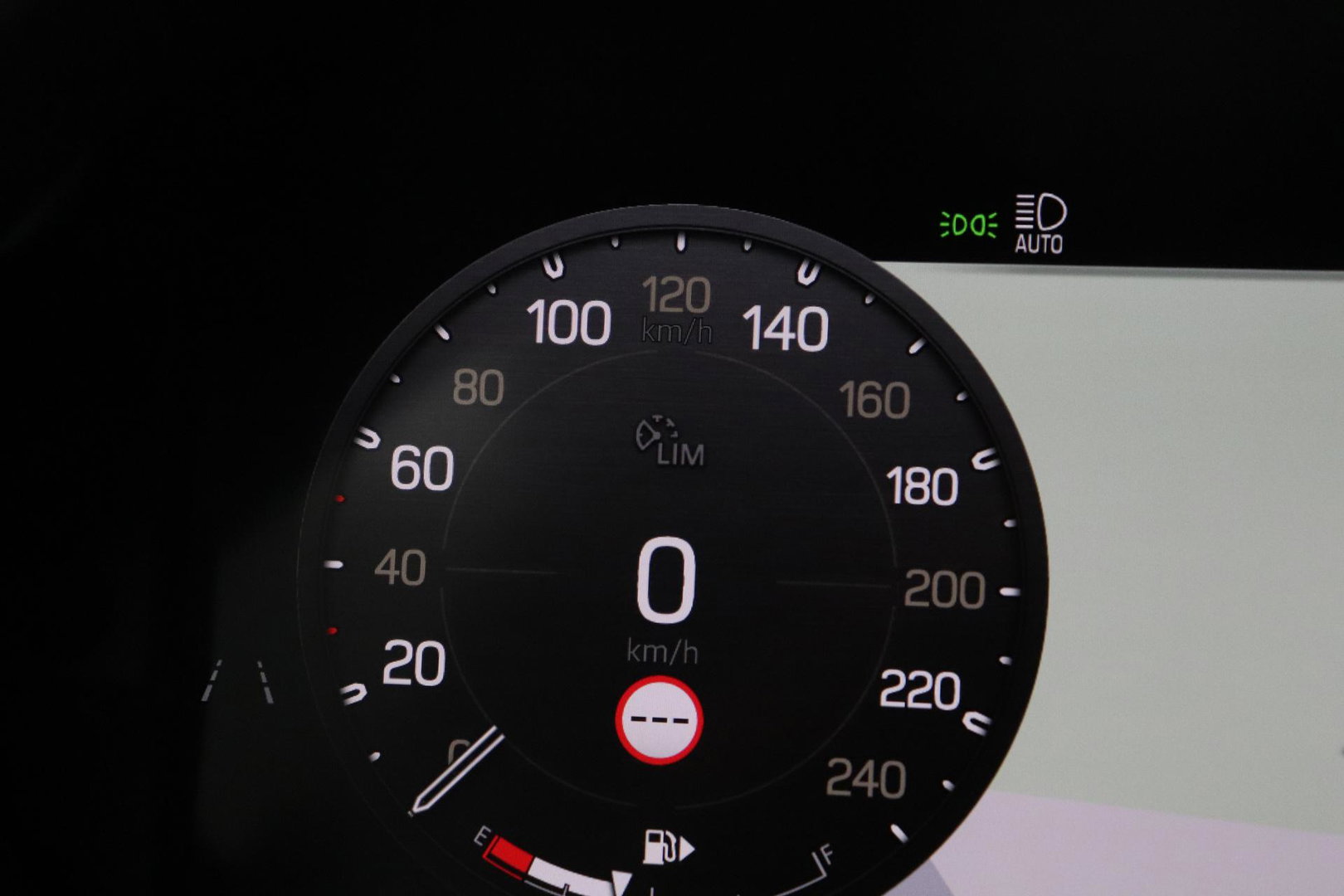 Land Rover Defender P300e S | Luchtvering | 360° Camera | Trekhaak | BLIS | Keyless | ACC | 20 Inch
