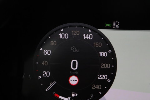 Land Rover Defender P300e S | Luchtvering | 360° Camera | Trekhaak | BLIS | Keyless | ACC | 20 Inch