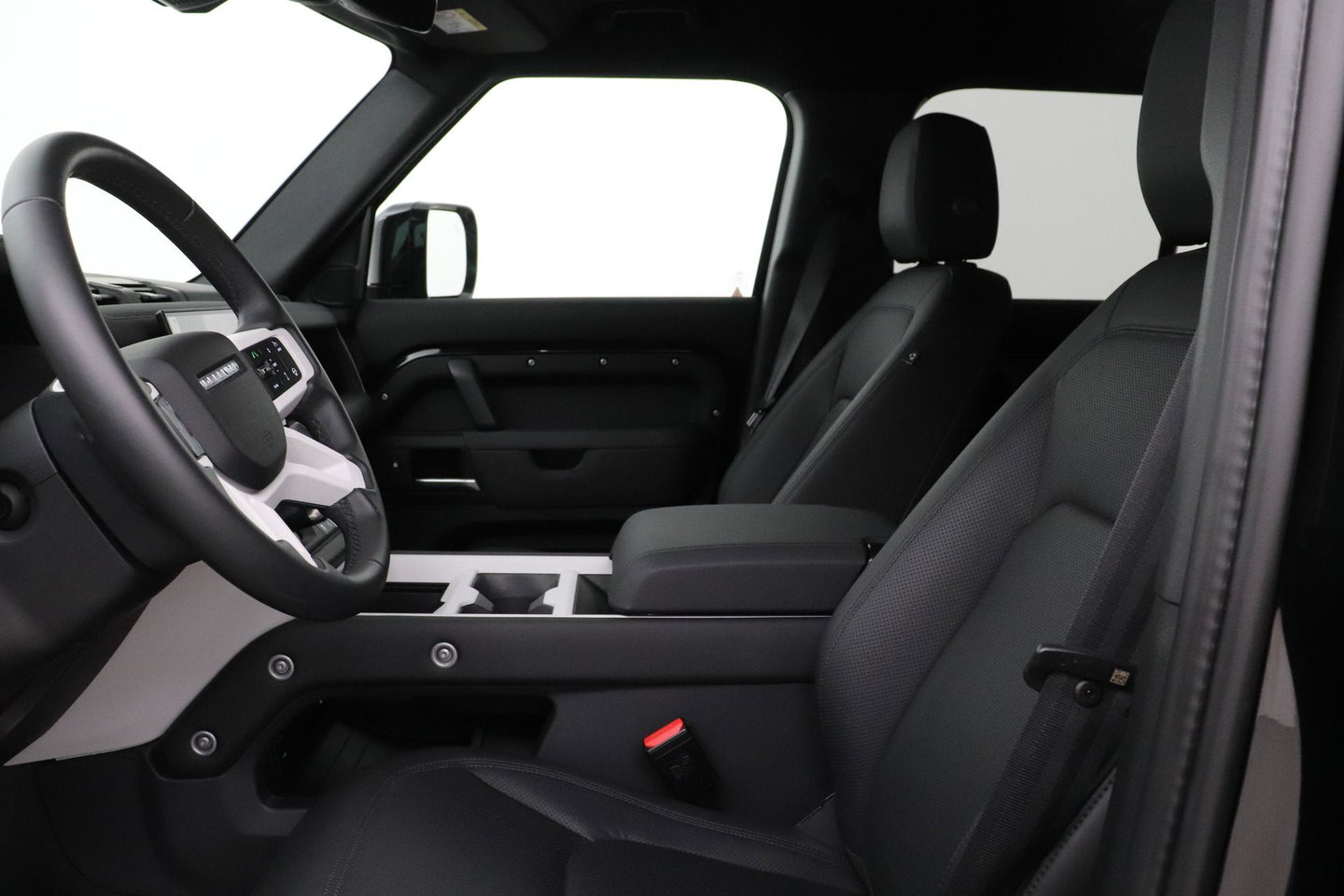 Land Rover Defender P300e S | Luchtvering | 360° Camera | Trekhaak | BLIS | Keyless | ACC | 20 Inch