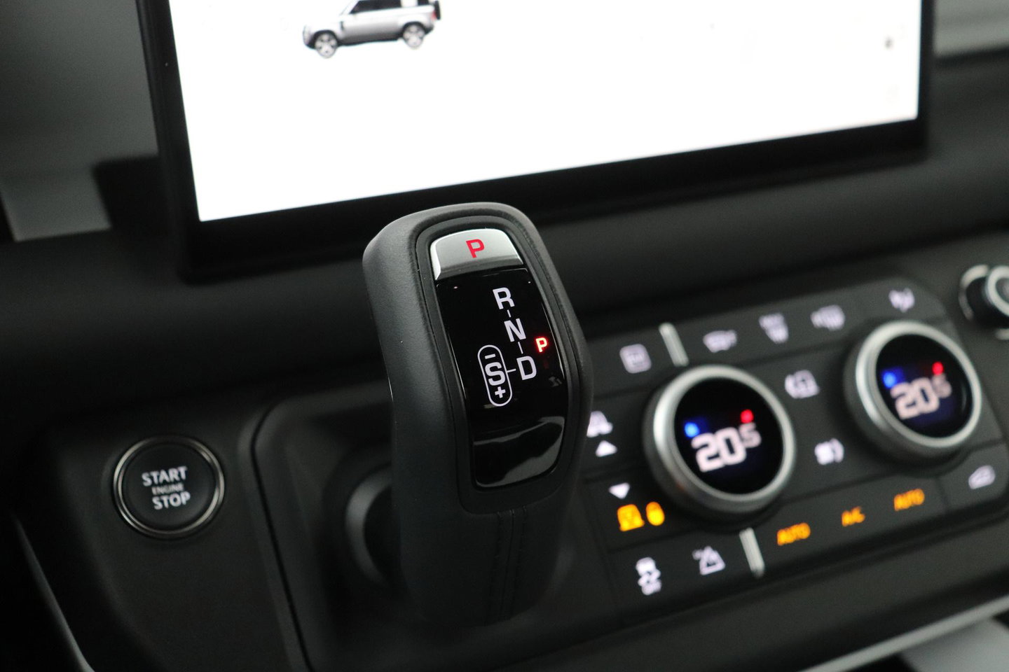 Land Rover Defender P300e S | Luchtvering | 360° Camera | Trekhaak | BLIS | Keyless | ACC | 20 Inch