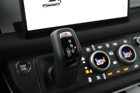 Land Rover Defender P300e S | Luchtvering | 360° Camera | Trekhaak | BLIS | Keyless | ACC | 20 Inch