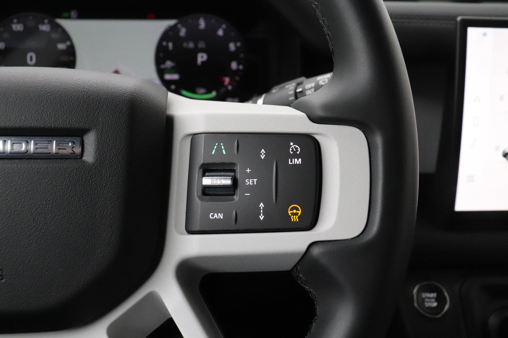 Land Rover Defender P300e S | Luchtvering | 360° Camera | Trekhaak | BLIS | Keyless | ACC | 20 Inch