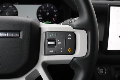 Land Rover Defender P300e S | Luchtvering | 360° Camera | Trekhaak | BLIS | Keyless | ACC | 20 Inch