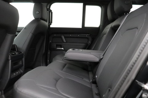 Land Rover Defender P300e S | Luchtvering | 360° Camera | Trekhaak | BLIS | Keyless | ACC | 20 Inch