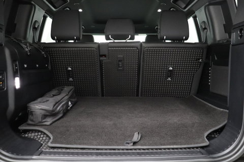 Land Rover Defender P300e S | Luchtvering | 360° Camera | Trekhaak | BLIS | Keyless | ACC | 20 Inch