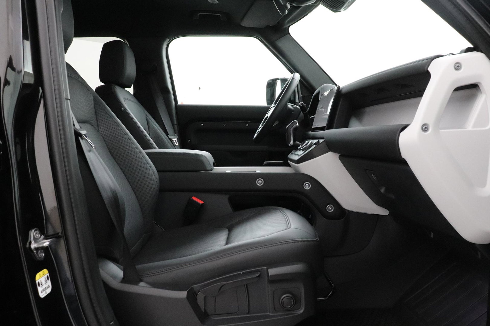 Land Rover Defender P300e S | Luchtvering | 360° Camera | Trekhaak | BLIS | Keyless | ACC | 20 Inch