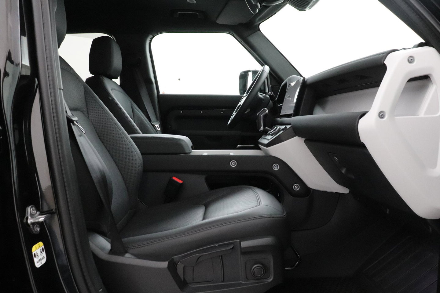 Land Rover Defender P300e S | Luchtvering | 360° Camera | Trekhaak | BLIS | Keyless | ACC | 20 Inch