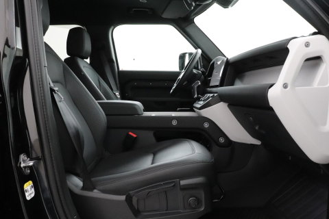 Land Rover Defender P300e S | Luchtvering | 360° Camera | Trekhaak | BLIS | Keyless | ACC | 20 Inch