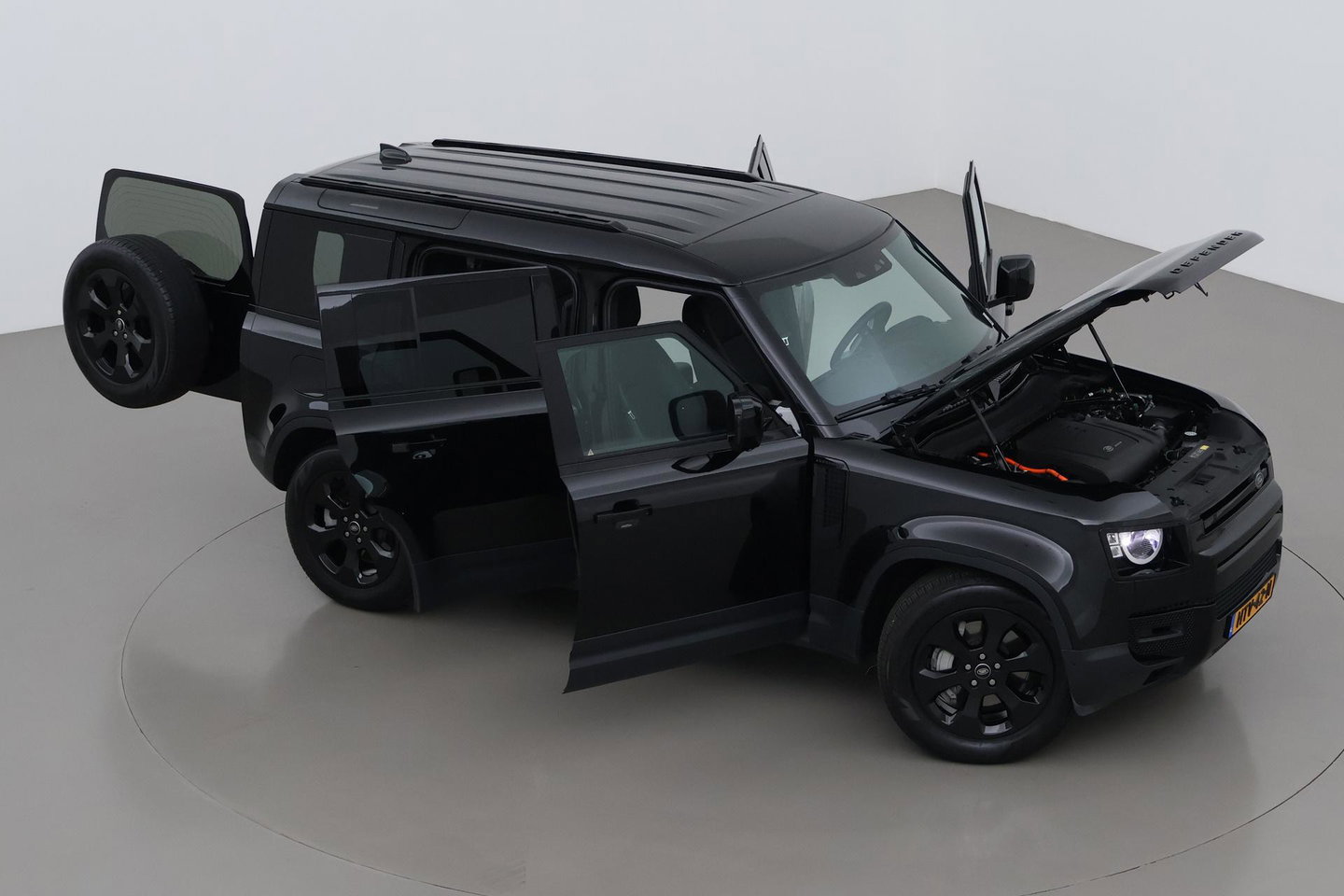 Land Rover Defender P300e S | Luchtvering | 360° Camera | Trekhaak | BLIS | Keyless | ACC | 20 Inch