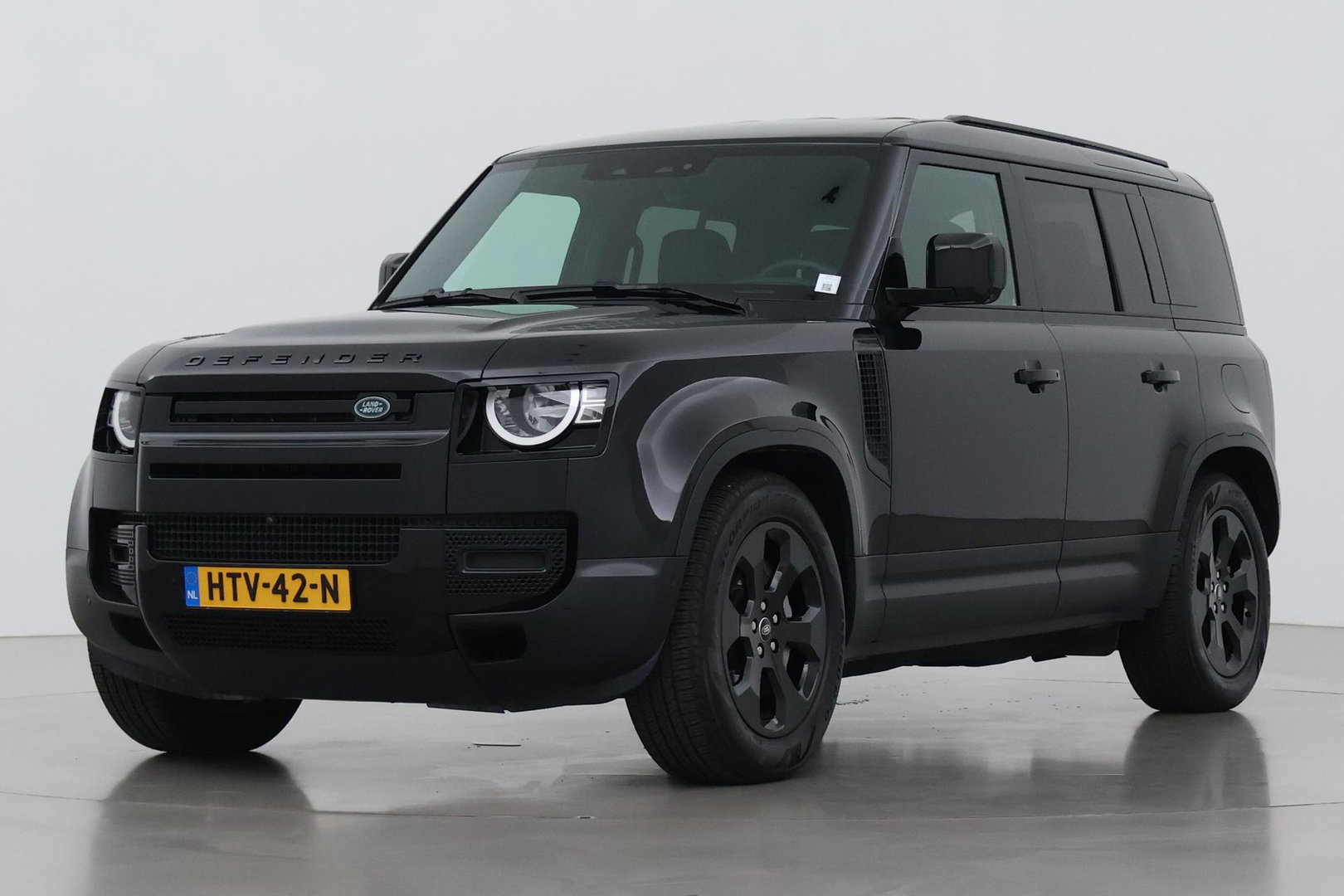 Land Rover Defender P300e S | Luchtvering | 360° Camera | Trekhaak | BLIS | Keyless | ACC | 20 Inch