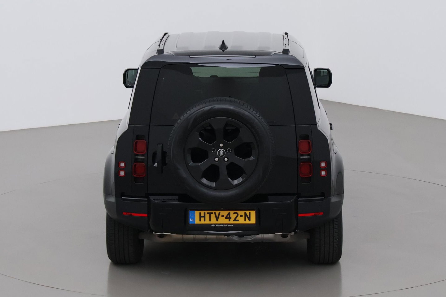 Land Rover Defender P300e S | Luchtvering | 360° Camera | Trekhaak | BLIS | Keyless | ACC | 20 Inch