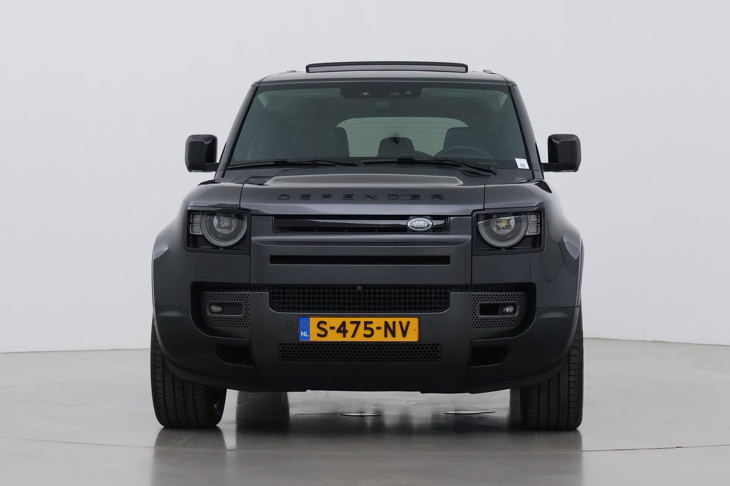 Land Rover Defender 110 P400e X-Dynamic SE | 22 Inch | Luchtvering | Panoramadak | Trekhaak | 360° Camera | Meridian | Stoel+Stuurverwarming