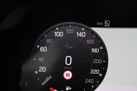 Land Rover Defender 110 P400e X-Dynamic SE | 22 Inch | Luchtvering | Panoramadak | Trekhaak | 360° Camera | Meridian | Stoel+Stuurverwarming