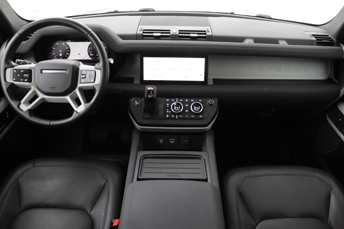 Land Rover Defender 110 P400e X-Dynamic SE | 22 Inch | Luchtvering | Panoramadak | Trekhaak | 360° Camera | Meridian | Stoel+Stuurverwarming