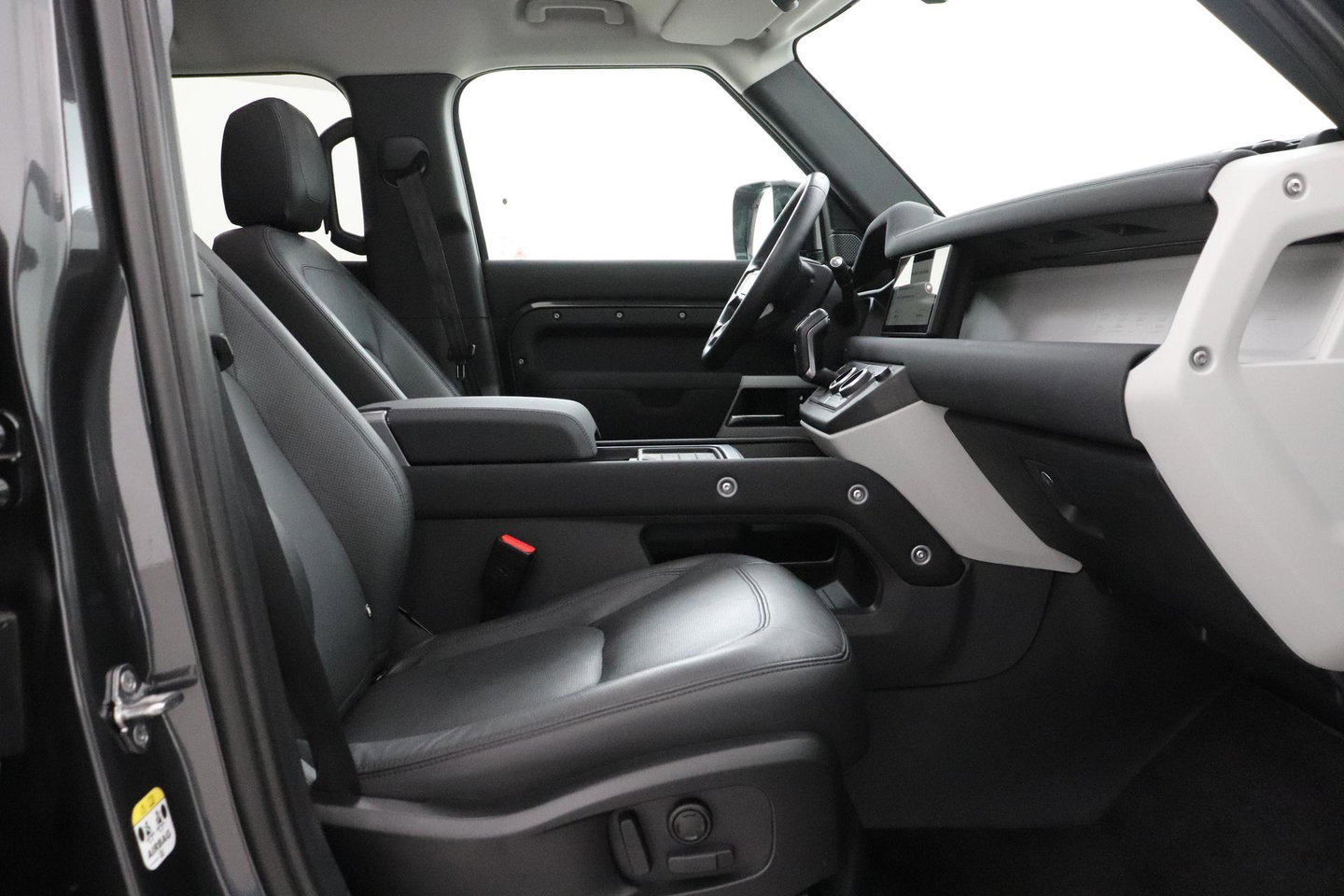 Land Rover Defender 110 P400e X-Dynamic SE | 22 Inch | Luchtvering | Panoramadak | Trekhaak | 360° Camera | Meridian | Stoel+Stuurverwarming