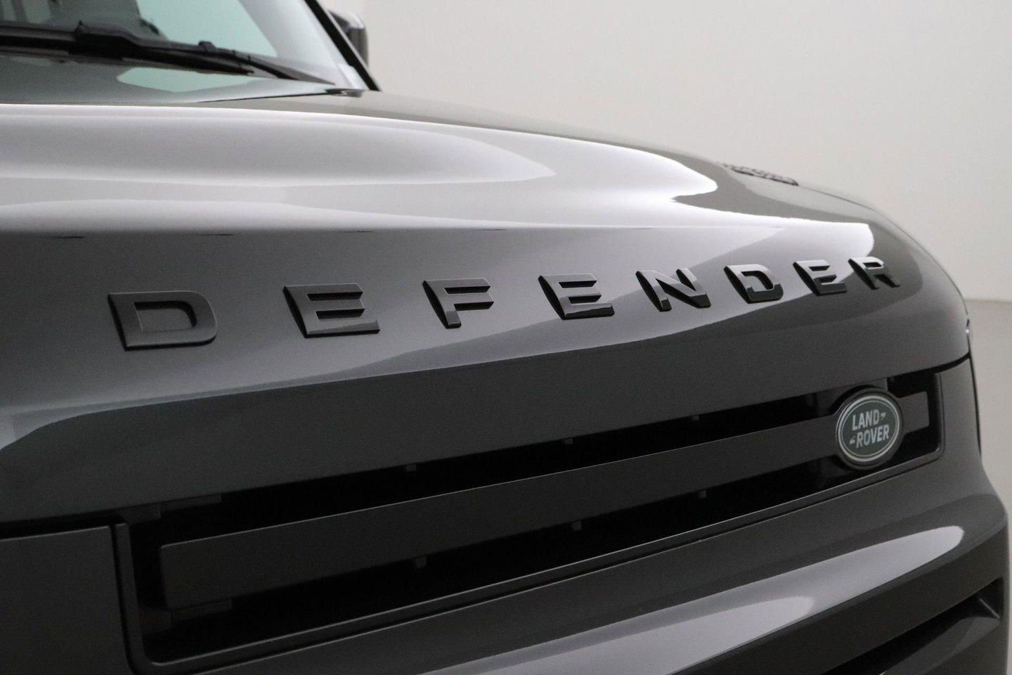 Land Rover Defender 110 P400e X-Dynamic SE | 22 Inch | Luchtvering | Panoramadak | Trekhaak | 360° Camera | Meridian | Stoel+Stuurverwarming