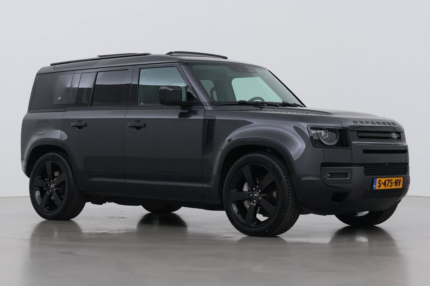 Land Rover Defender 110 P400e X-Dynamic SE | 22 Inch | Luchtvering | Panoramadak | Trekhaak | 360° Camera | Meridian | Stoel+Stuurverwarming
