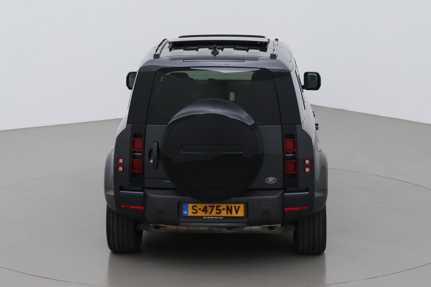 Land Rover Defender 110 P400e X-Dynamic SE | 22 Inch | Luchtvering | Panoramadak | Trekhaak | 360° Camera | Meridian | Stoel+Stuurverwarming