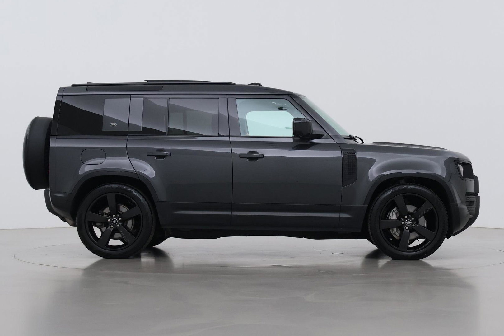 Land Rover Defender 110 P400e X-Dynamic SE | 22 Inch | Luchtvering | Panoramadak | Trekhaak | 360° Camera | Meridian | Stoel+Stuurverwarming