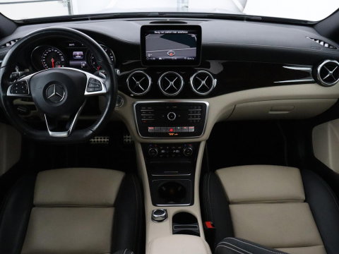 Mercedes-Benz GLA 180 Premium