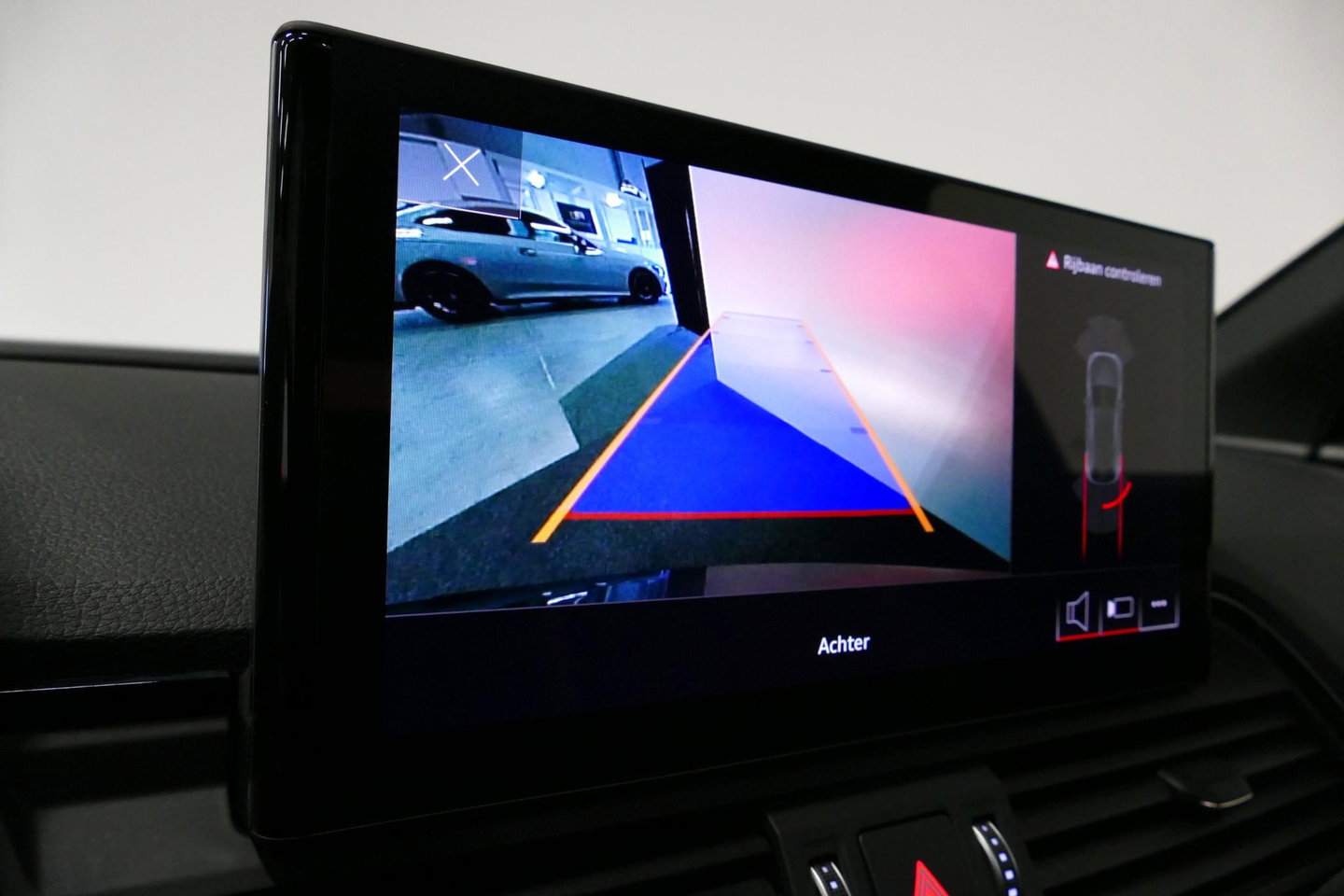 Audi Q5 Sportback 55 TFSI e S edition Competition / S Line / Maxton Design Bodykit V.2 / Panoramadak / Luchtvering / Matrix LED koplampen / Apple Carplay - Android Auto / Ambienteverlichting / Stoelverwarming / Achteruitrijcamera / 21'' LMV