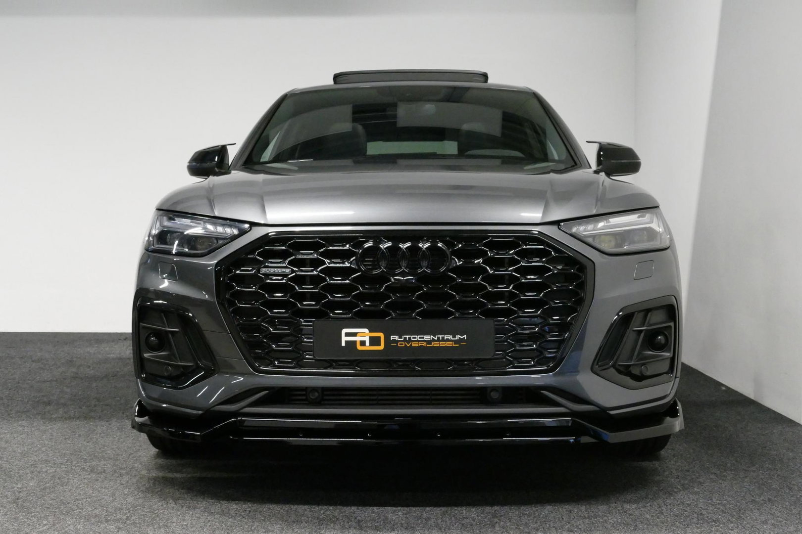 Audi Q5 Sportback 55 TFSI e S edition Competition / S Line / Maxton Design Bodykit V.2 / Panoramadak / Luchtvering / Matrix LED koplampen / Apple Carplay - Android Auto / Ambienteverlichting / Stoelverwarming / Achteruitrijcamera / 21'' LMV