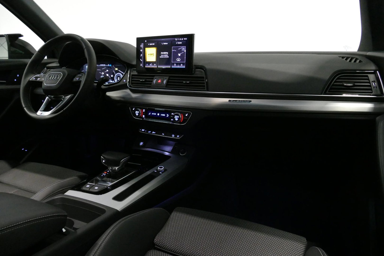 Audi Q5 Sportback 55 TFSI e S edition Competition / S Line / Maxton Design Bodykit V.2 / Panoramadak / Luchtvering / Matrix LED koplampen / Apple Carplay - Android Auto / Ambienteverlichting / Stoelverwarming / Achteruitrijcamera / 21'' LMV