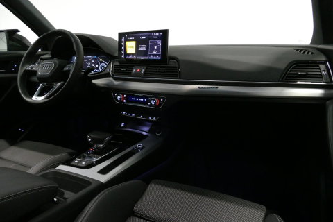 Audi Q5 Sportback 55 TFSI e S edition Competition / S Line / Maxton Design Bodykit V.2 / Panoramadak / Luchtvering / Matrix LED koplampen / Apple Carplay - Android Auto / Ambienteverlichting / Stoelverwarming / Achteruitrijcamera / 21'' LMV