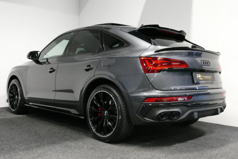 Audi Q5 Sportback 55 TFSI e S edition Competition / S Line / Maxton Design Bodykit V.2 / Panoramadak / Luchtvering / Matrix LED koplampen / Apple Carplay - Android Auto / Ambienteverlichting / Stoelverwarming / Achteruitrijcamera / 21'' LMV