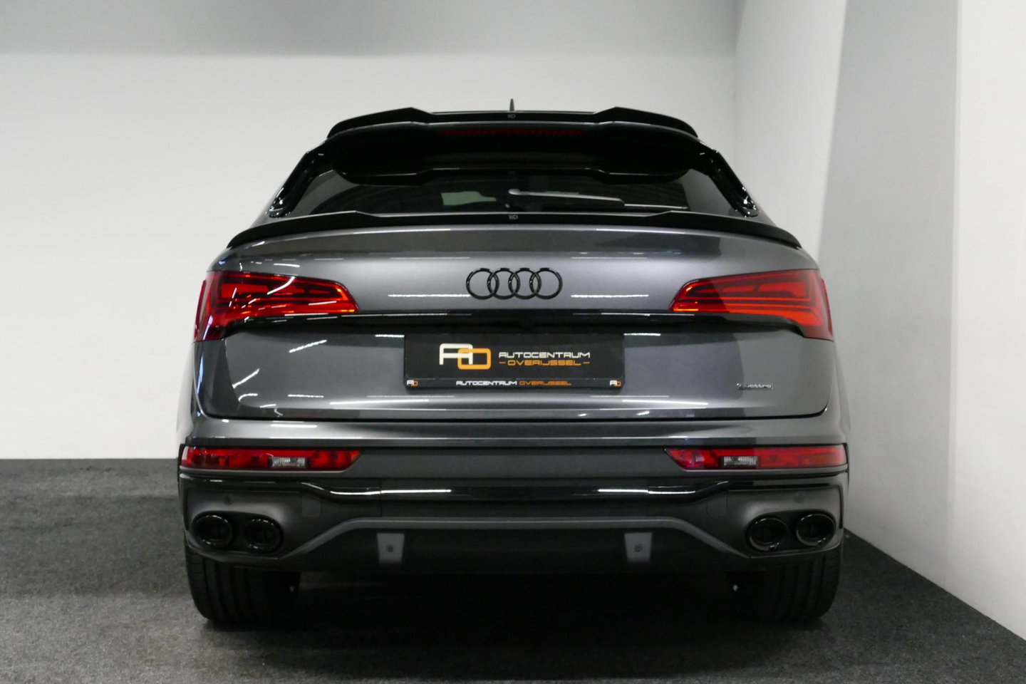Audi Q5 Sportback 55 TFSI e S edition Competition / S Line / Maxton Design Bodykit V.2 / Panoramadak / Luchtvering / Matrix LED koplampen / Apple Carplay - Android Auto / Ambienteverlichting / Stoelverwarming / Achteruitrijcamera / 21'' LMV