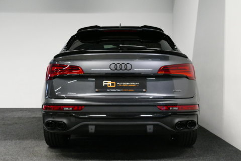 Audi Q5 Sportback 55 TFSI e S edition Competition / S Line / Maxton Design Bodykit V.2 / Panoramadak / Luchtvering / Matrix LED koplampen / Apple Carplay - Android Auto / Ambienteverlichting / Stoelverwarming / Achteruitrijcamera / 21'' LMV