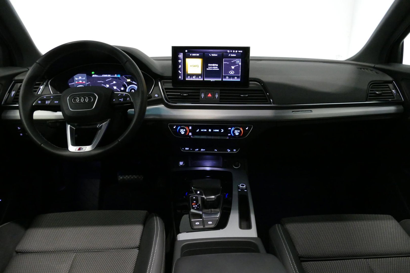 Audi Q5 Sportback 55 TFSI e S edition Competition / S Line / Maxton Design Bodykit V.2 / Panoramadak / Luchtvering / Matrix LED koplampen / Apple Carplay - Android Auto / Ambienteverlichting / Stoelverwarming / Achteruitrijcamera / 21'' LMV