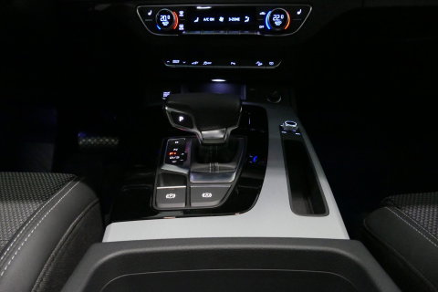 Audi Q5 Sportback 55 TFSI e S edition Competition / S Line / Maxton Design Bodykit V.2 / Panoramadak / Luchtvering / Matrix LED koplampen / Apple Carplay - Android Auto / Ambienteverlichting / Stoelverwarming / Achteruitrijcamera / 21'' LMV