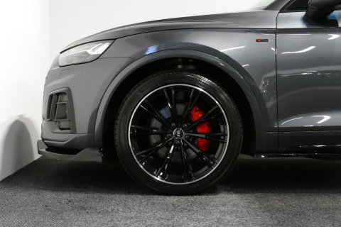 Audi Q5 Sportback 55 TFSI e S edition Competition / S Line / Maxton Design Bodykit V.2 / Panoramadak / Luchtvering / Matrix LED koplampen / Apple Carplay - Android Auto / Ambienteverlichting / Stoelverwarming / Achteruitrijcamera / 21'' LMV