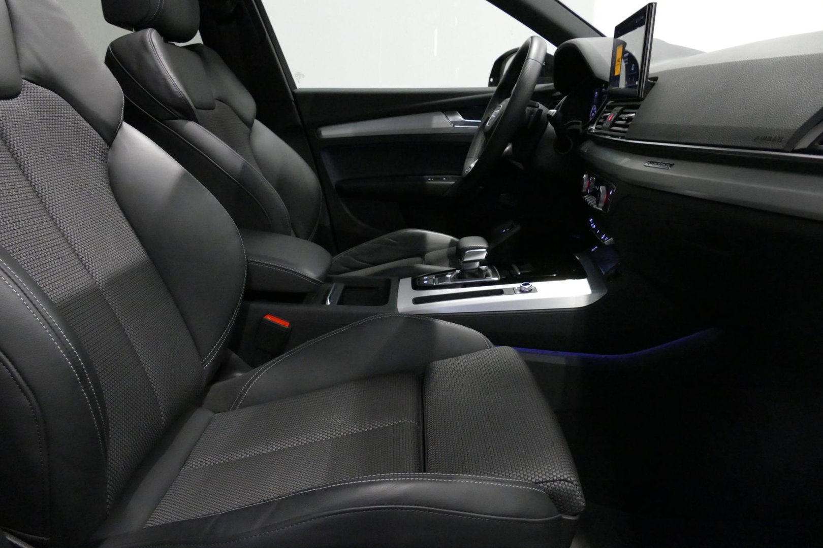 Audi Q5 Sportback 55 TFSI e S edition Competition / S Line / Maxton Design Bodykit V.2 / Panoramadak / Luchtvering / Matrix LED koplampen / Apple Carplay - Android Auto / Ambienteverlichting / Stoelverwarming / Achteruitrijcamera / 21'' LMV